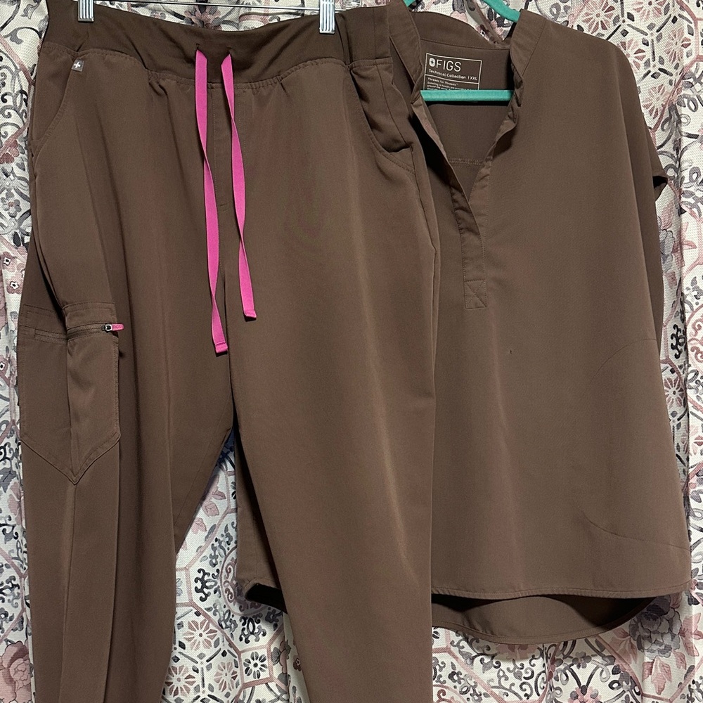 Figs Women's Brown Jogger Set with Pink Accents